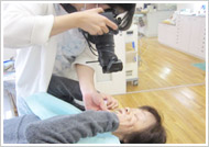 歯の色を正確に写真撮影していきます。
